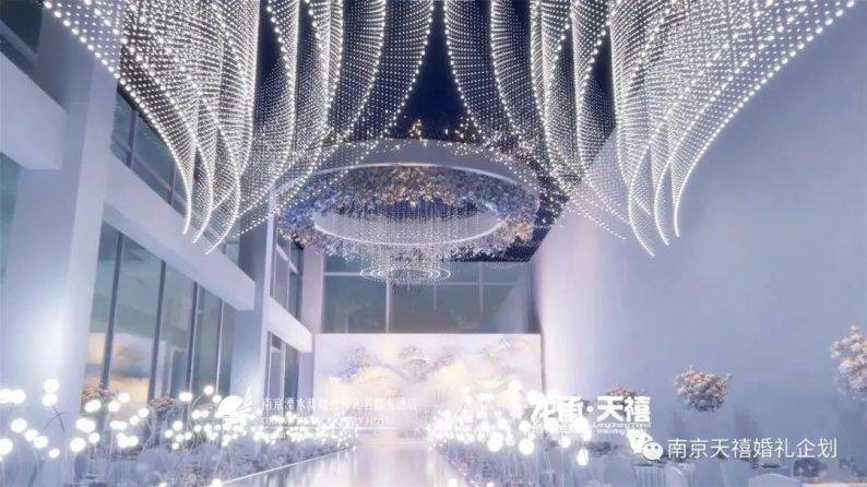 婚礼堂发布:水晶白色系!南京天空之镜婚礼堂
