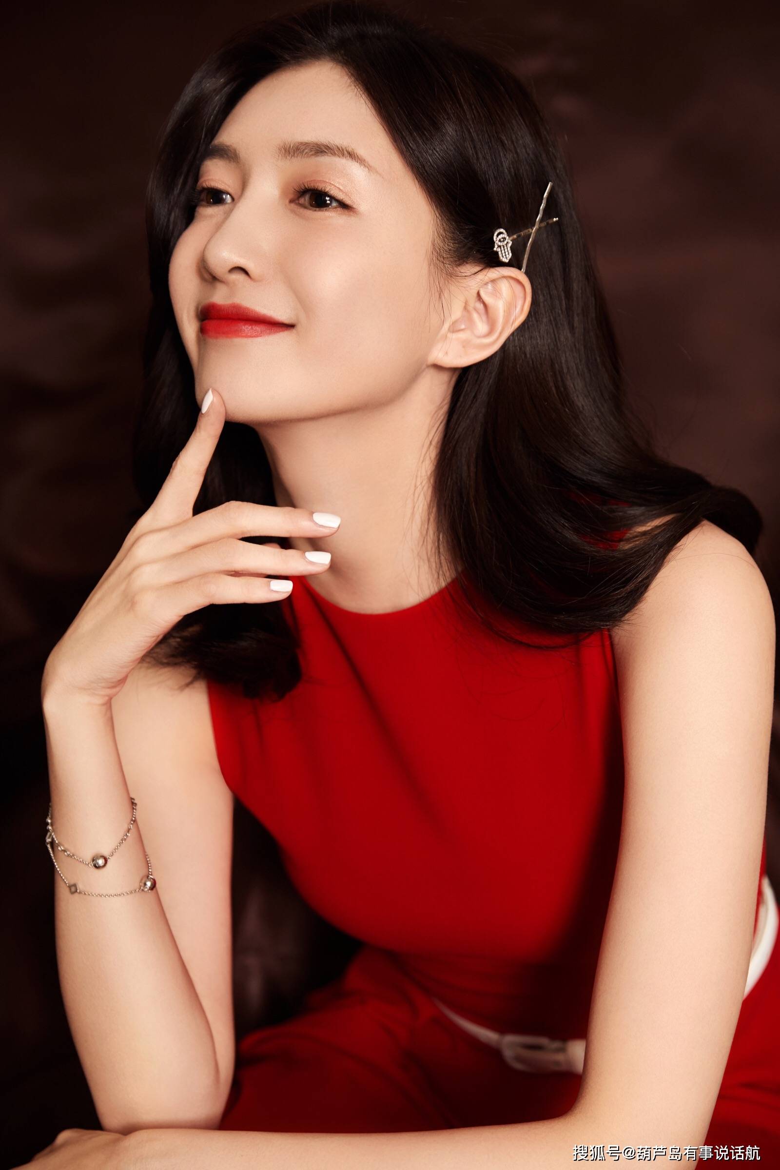 江疏影近照,她已经34岁了,也该结婚了,当初她与胡歌为何分手