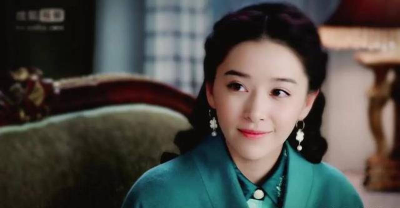 谍战剧《麻雀》中,阚清子饰演的女二号李小男就得到了很多观众的喜欢.