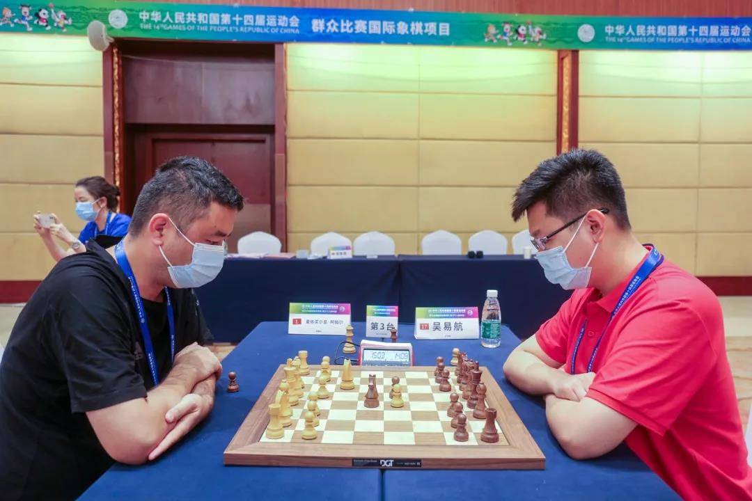 第十四届全运会群众比赛国际象棋第二赛日,万云国侯逸凡领跑