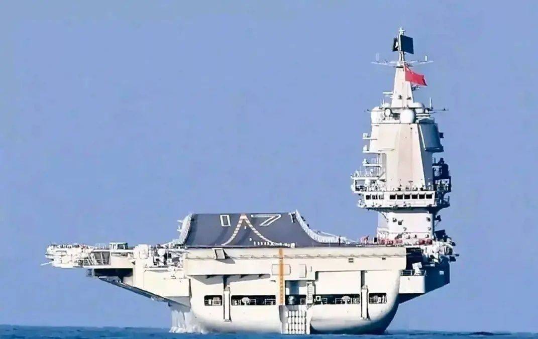 6.5万吨的国产航母,安装6套自卫武器,与美国福特级一样豪华!