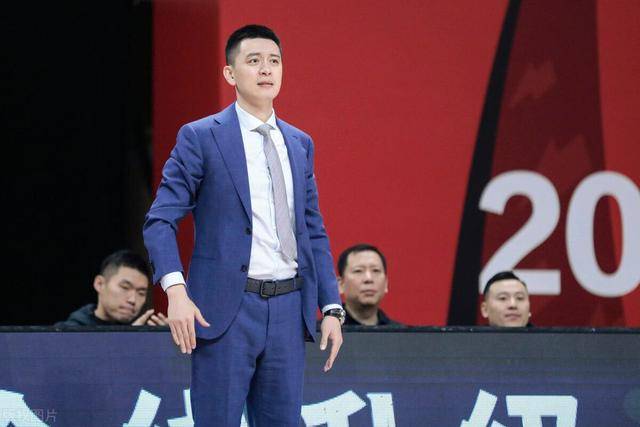 原创杨鸣下课吴乃群走马上任郭艾伦辟谣广东队重要签约