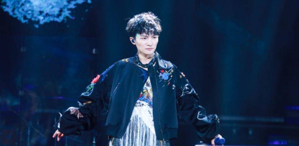 周深出道7周年:哪有什么一夜爆红,"顶流歌手"也曾自卑