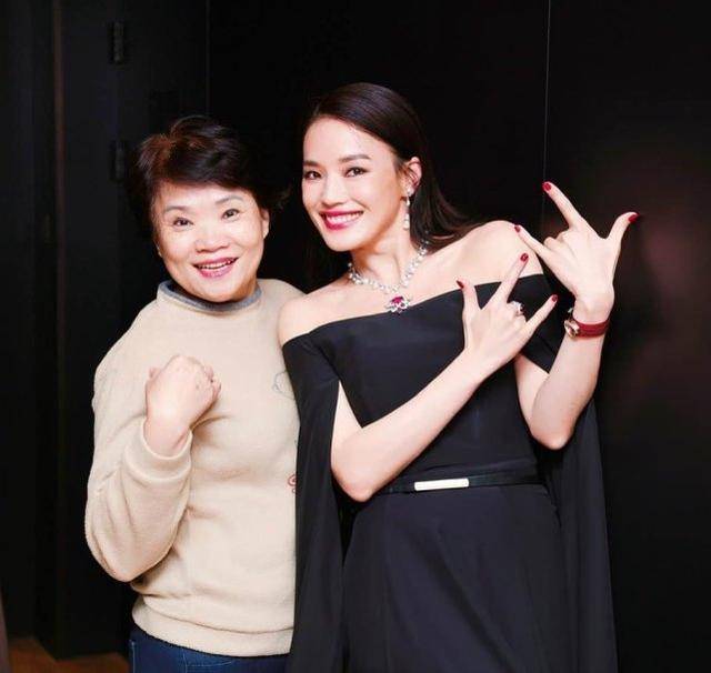 林志玲等50余位明星母亲节温馨晒照,冯巩与百岁妈妈合影令人泪奔?