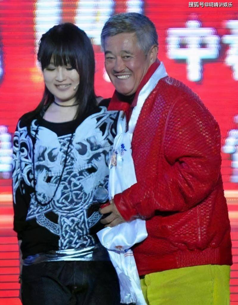原创同是赵本山女儿区别却很大,赵玉芳独立,赵一涵却要依靠父亲
