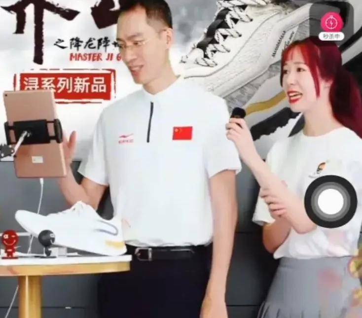 鸿星尔克董事长恳求网友3件事_吴总