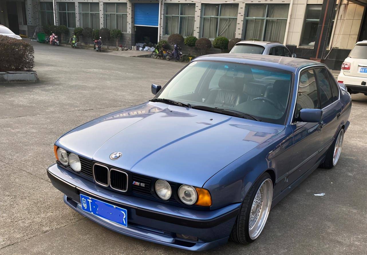 小伙晒出父亲的1995款宝马m5,代号e34,宝马最低调的一