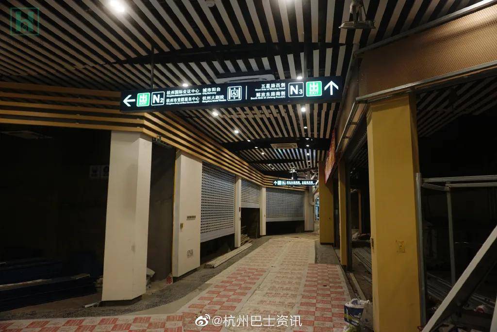 杭州地铁7号线市民中心站设置了全新的地下商业街区