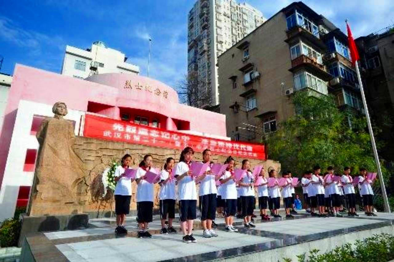 红色文化塑造校园,武汉市警予中学,为学生打好红色_向