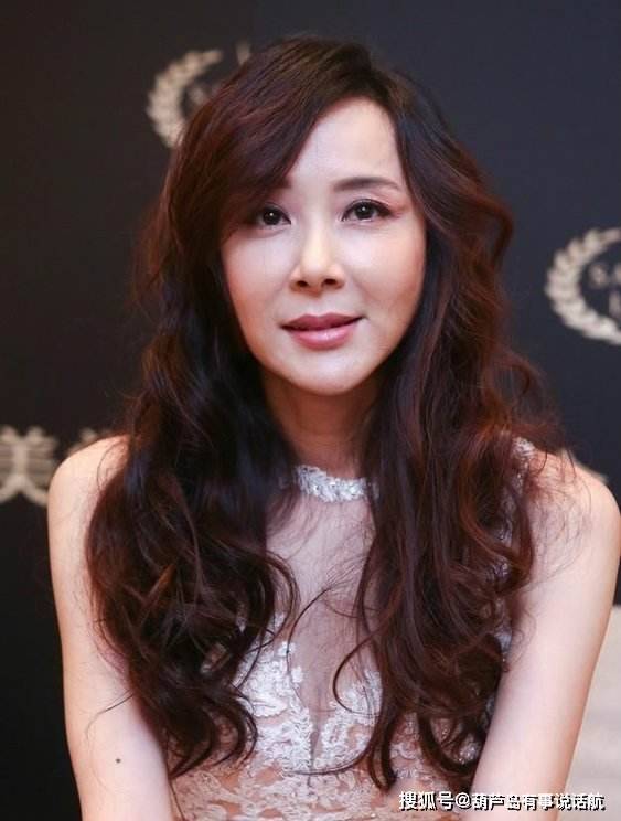 原创萧蔷近照,五官精致清纯可人,52岁了还是单身一人,她为何恐婚