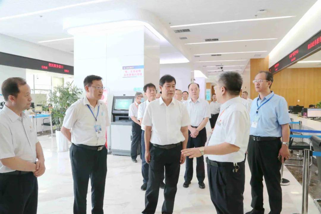 陈向阳副书记在阳泉农信社调研