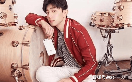 原创带你参观邓伦的豪宅:家里有个明亮的化妆间,装修时尚又很豪华