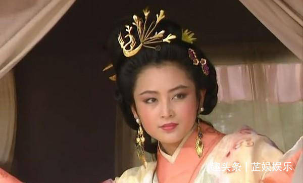 1993年,陈红出演了琼瑶剧《梅花三弄之水云间》.
