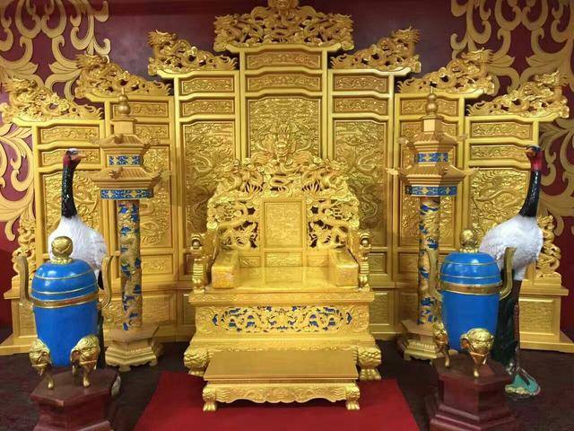 清皇帝坐了270年的龙椅是纯金打造的吗