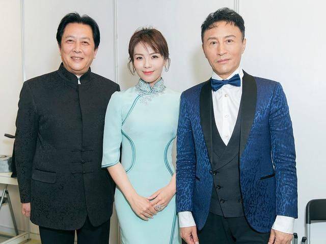 著名演员王洛勇曾将石子塞嘴里学英语成名更爱结发妻