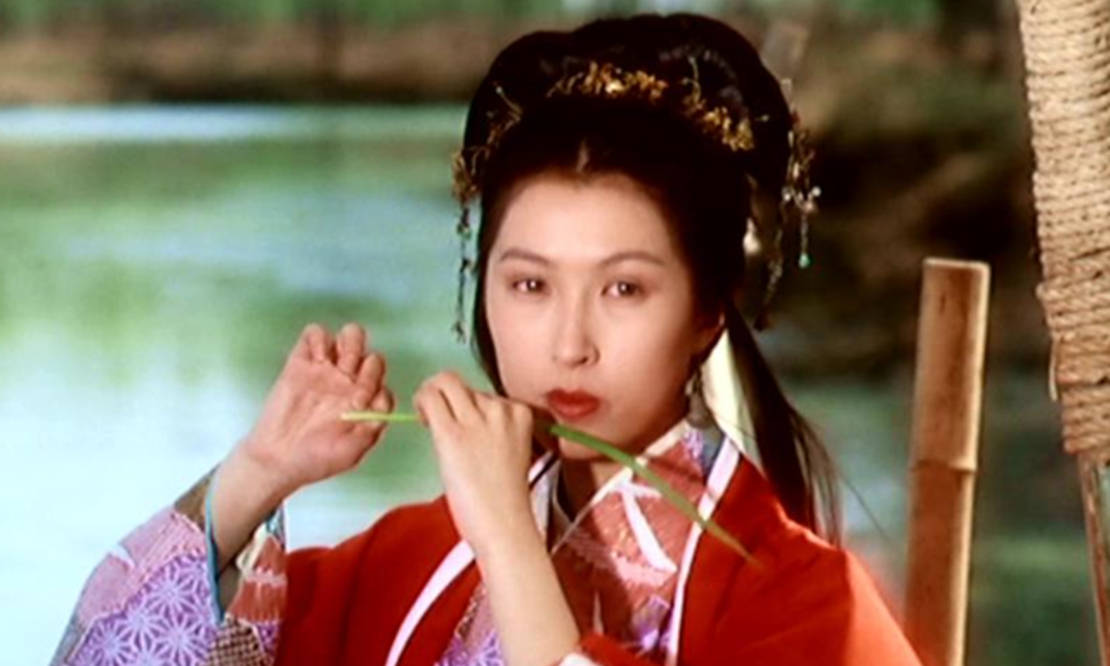 她曾艳压蔡少芬,不输李嘉欣"下嫁"刘青云,今54岁被宠成少女?_郭蔼明