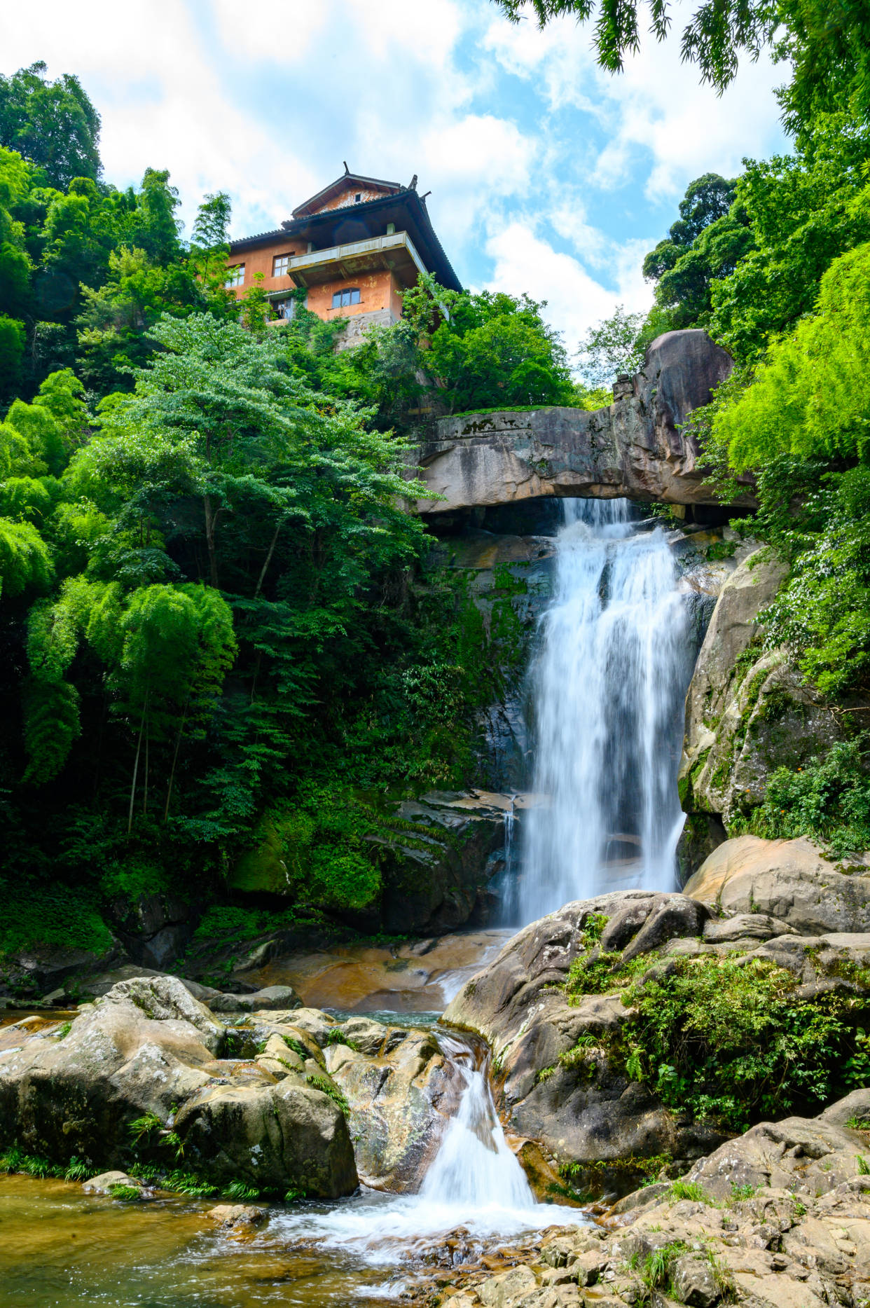 浙江天台山藏着一处奇观,罕见的石梁飞瀑,徐霞客曾为之惊叹_景区