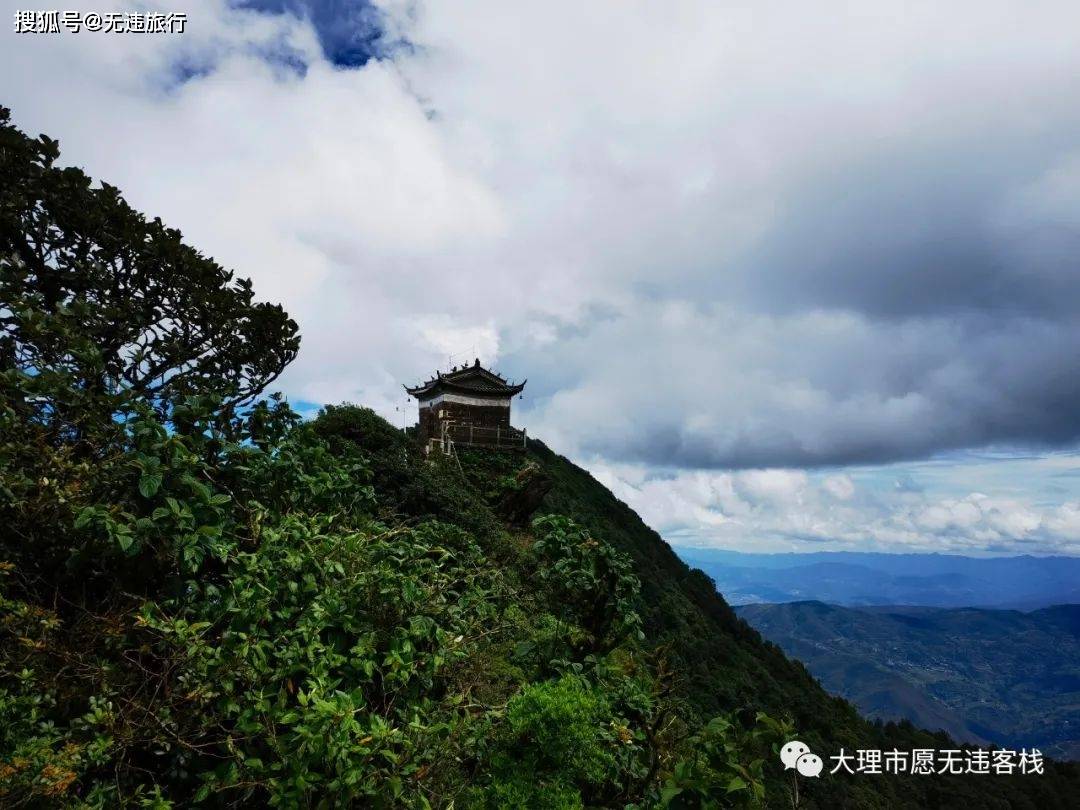 太极顶位于弥渡县的密祉乡境内,地处弥渡,巍山和南涧的三县交界处.