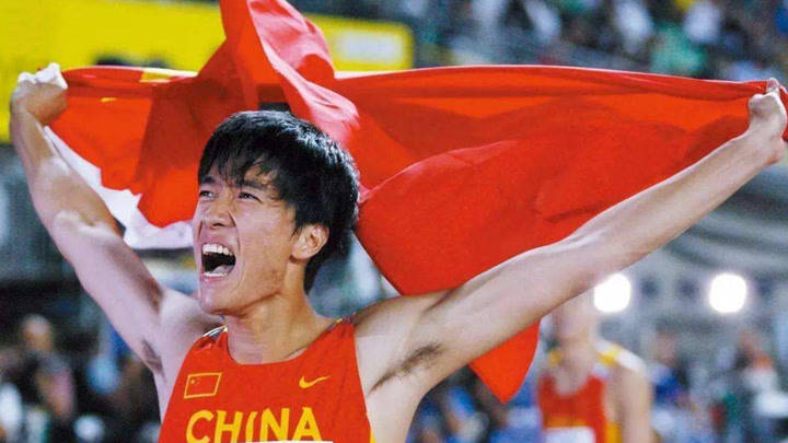 从人人景仰的冠军到跌落"神坛",被骂13年的刘翔做错了