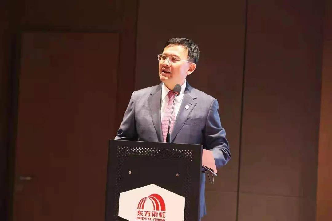 从职中老师到身家340亿,他说:做事先做人,好人有好报_李卫国