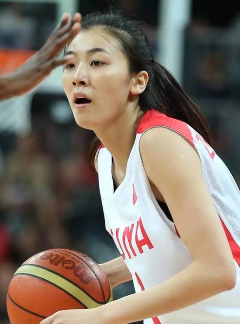 赵爽是中国,的一名女篮球运动员,担任小前锋/得分后卫,现在效力于新宇