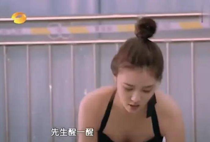 原创恋情曝光后,佟梦实被爆料曾与宋妍霏炒cp,当众对其起生理反应