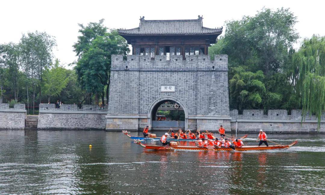 现如今旅游 体育已经成为台儿庄古城的重要组成部分,更成为古城一张最