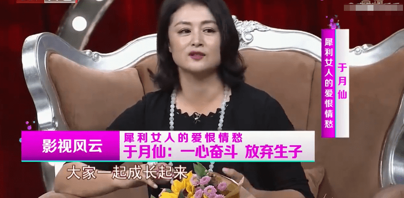 据悉,于月仙的弟弟8岁时得了怪病脊椎变形,治疗期间需要付出大量人力