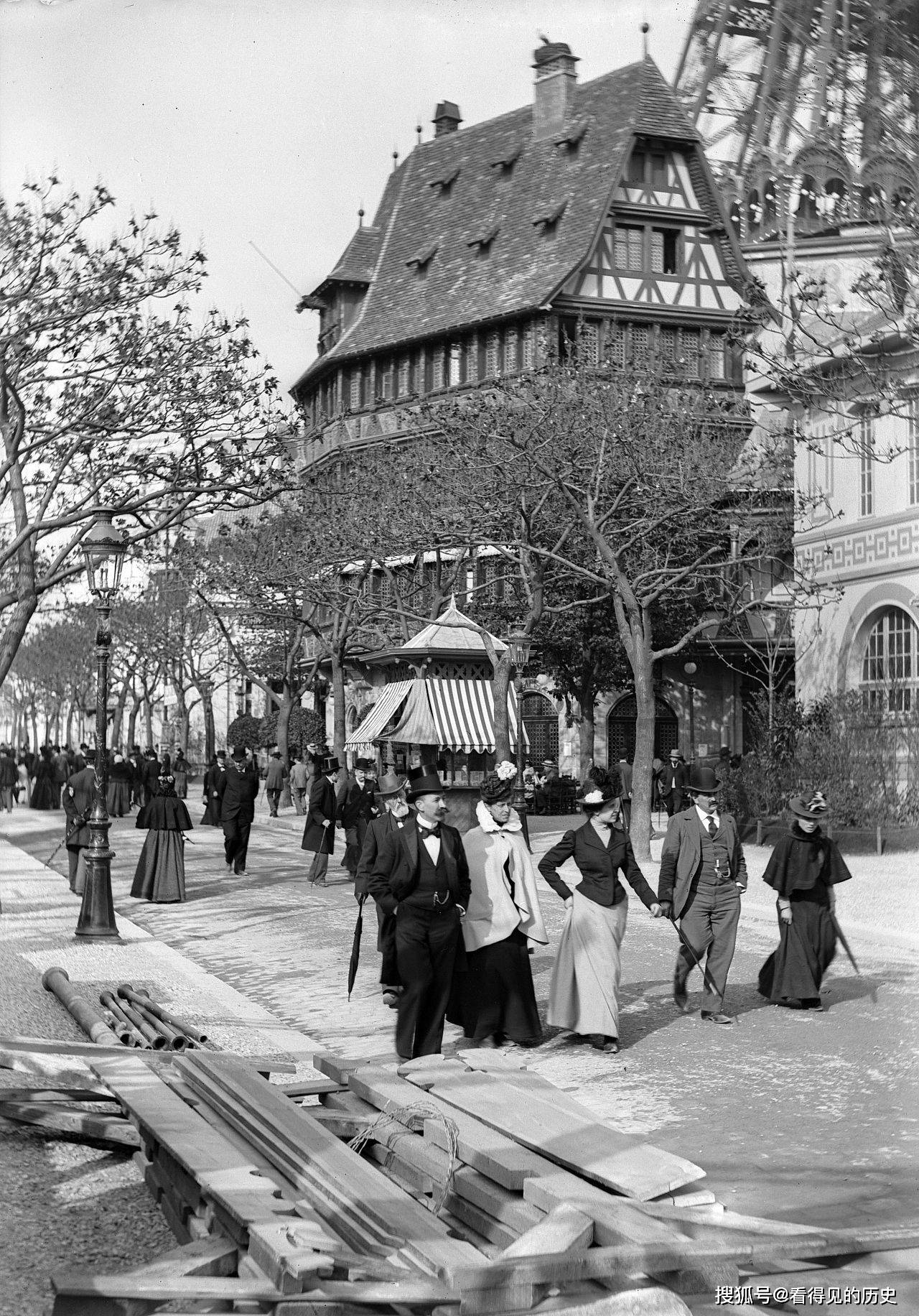 grande roue de paris 是一座 100 米(328 英尺)高的摩天轮,为 1900