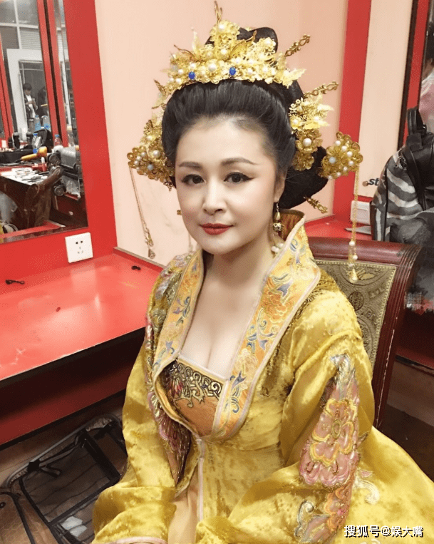 原创于月仙拍戏中因车速过快发生意外,伤势太重不治,弹幕评论催人泪