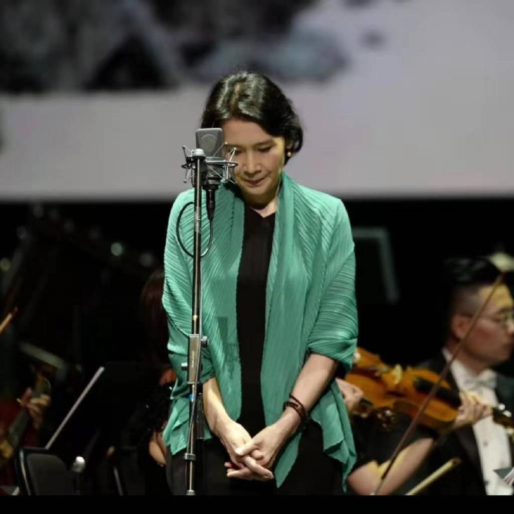 关于女演员肖雄年轻时的穿搭和她的时尚经,今天小润就分享到这里啦!