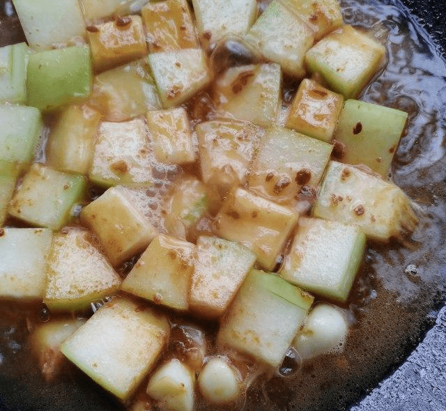 黄豆酱烧冬瓜,酱香浓郁,夏季美味