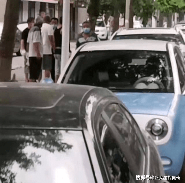 河南安阳一男子车内去世多日,路人发现异常报警