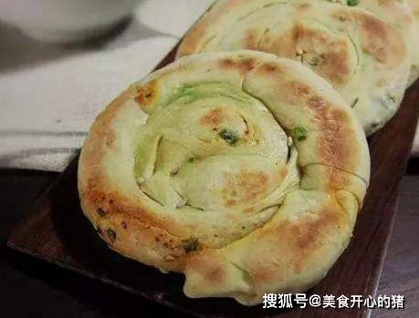 原创早餐葱香烧饼,手把手教你在家做,香酥柔软葱香浓郁,好吃好做