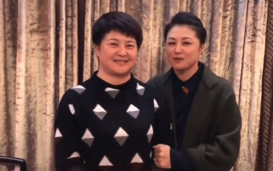 于月仙告别式举行后,亲妹妹餐厅被偶遇,网友:没看出伤心很无情