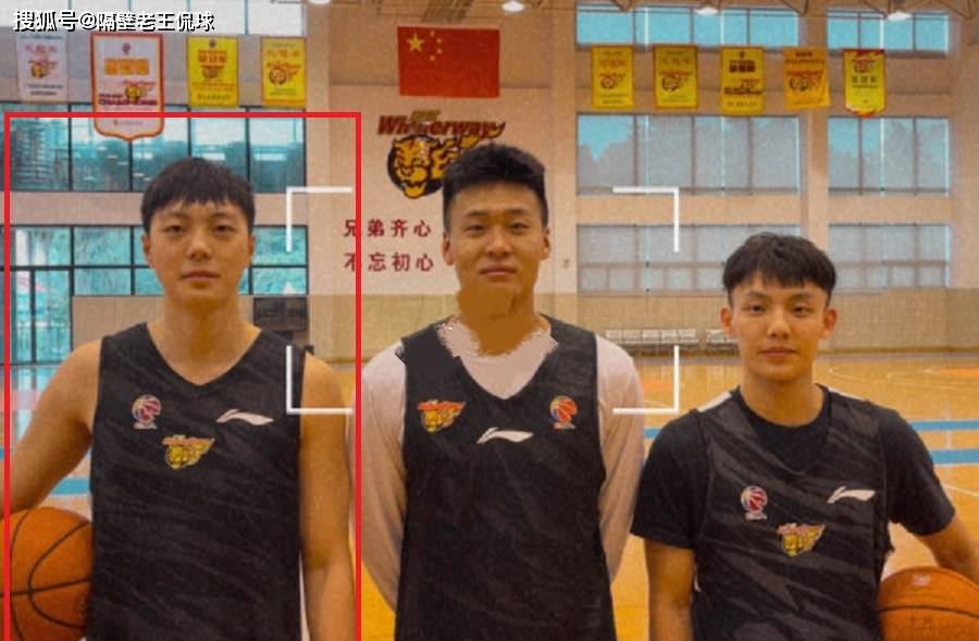 原创广东备战全运会!胡明轩实力抢镜,徐杰秀白色短袖,阿联现身赛场