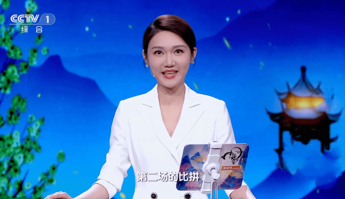 主持人龙洋成央视颜值担当,对比9年前实习画面,模样变化明显!