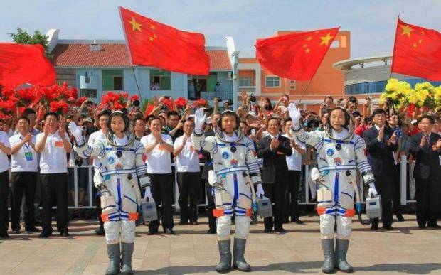女宇航员刘洋从太空回来后,为啥没了音讯?现状看了令人羡慕