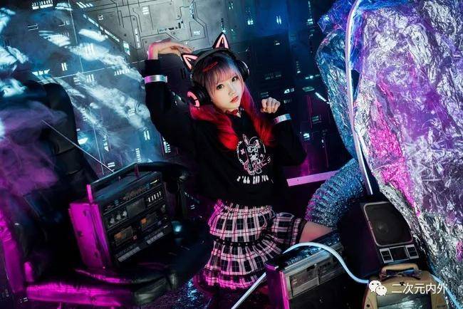 少女写真电竞少女与猫耳耳机