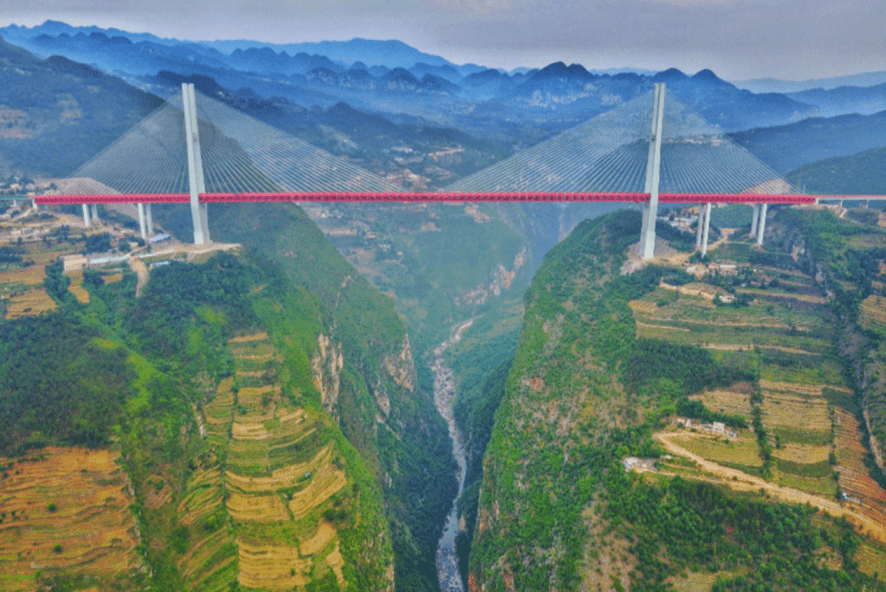 中国打造出世界第一高桥,它就是北盘江大桥,这座大桥位于贵州省,桥梁