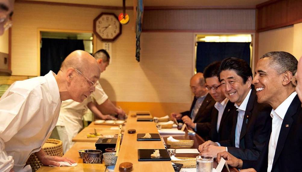 原创日本94岁"寿司之神":睡觉都不摘手套,寿司味道连总统都称赞!