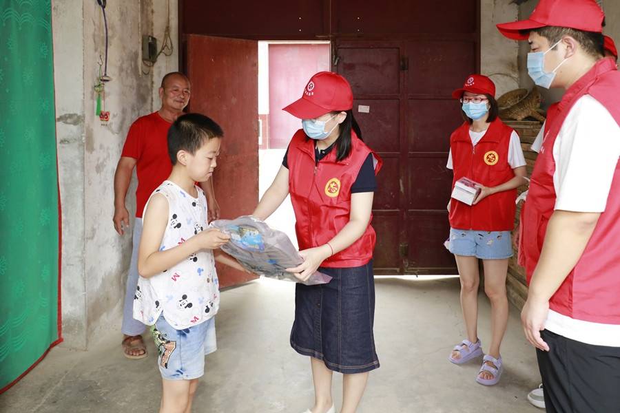 国际港务区长安号志愿服务队开展暑期关爱留守儿童志愿服务活动