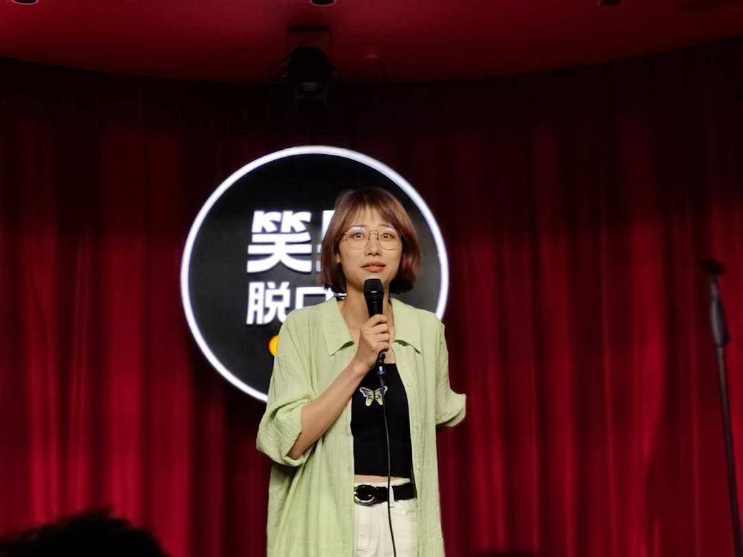 原创《脱口秀大会4》:被宁静吐槽"不好笑",赵晓卉早早被淘汰