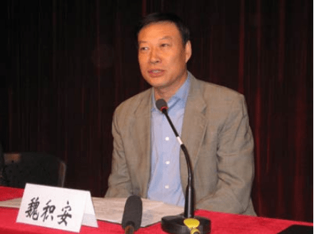 11次登春晚的魏积安:结婚37年0绯闻,感谢妻子没有嫌弃