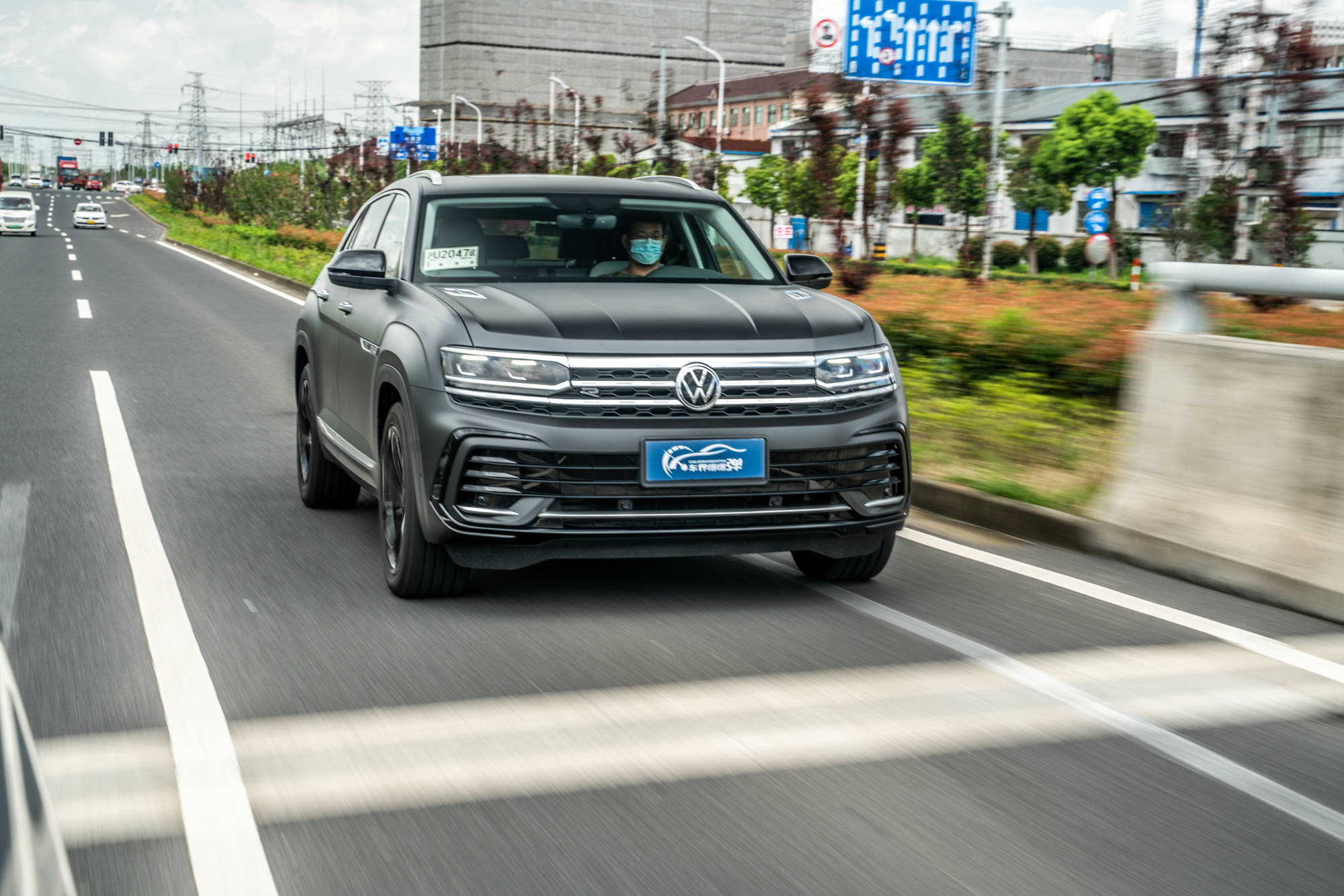 上海大众v6越野报价,一汽大众530v6报价图片 弹车评测:上汽大众新途昂x,除了v6,还有什么亮点吗?