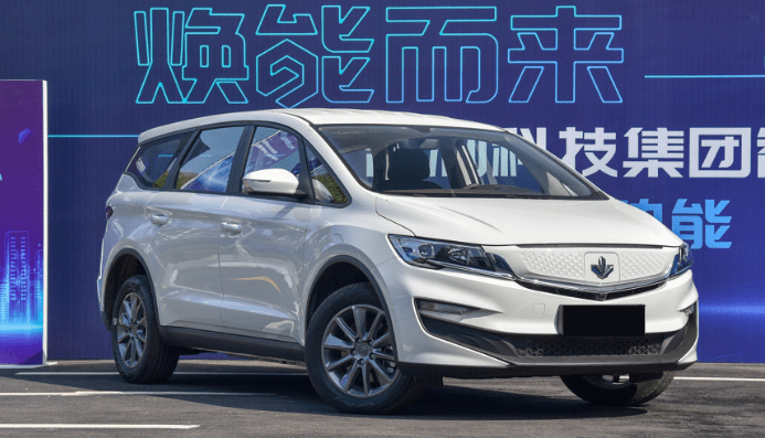 纯电动mpv4706mm长度05小时快充带你看枫叶80v