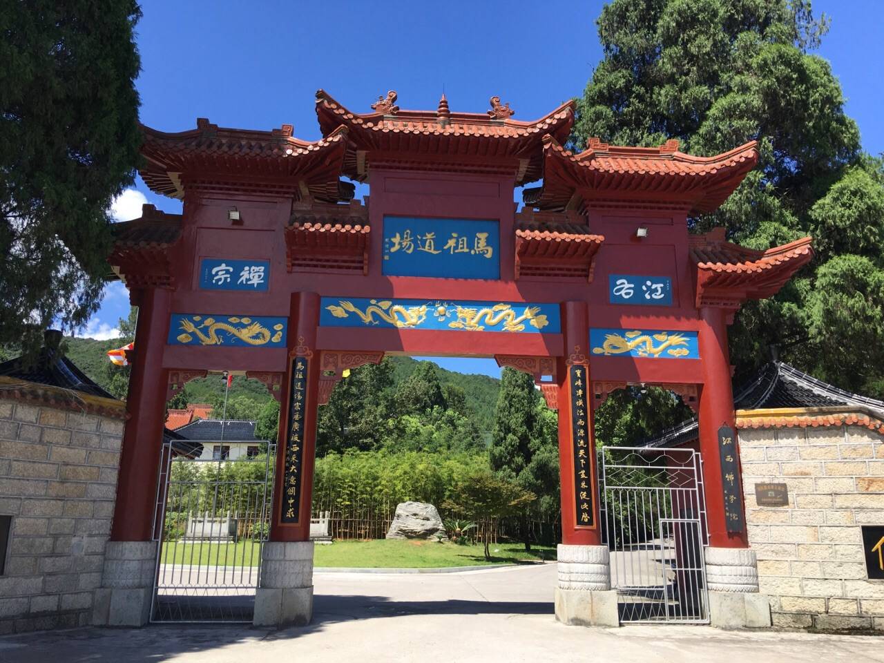 江西有"石门古刹"之称的寺庙,南北纵向的中轴线有正殿四重