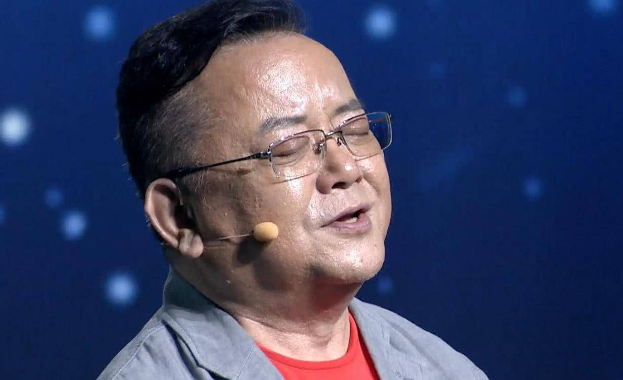 原创与王刚结婚5年没生娃如今王刚60岁老来得子她却活成了笑话