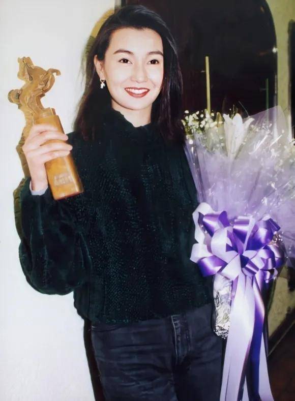 张曼玉坎坷情史:爱过4个男人,梁朝伟成最大遗憾,57岁与狗为伴?