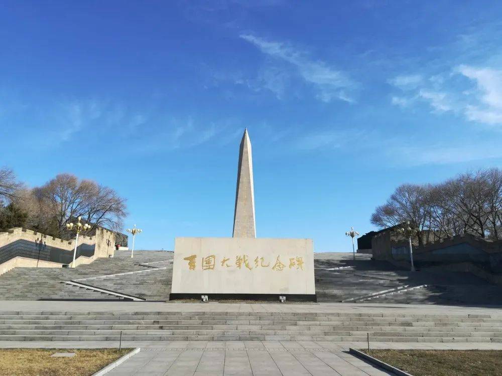 红军长征纪念碑碑园位于松潘县川主寺镇元宝山,是去世界自然遗产